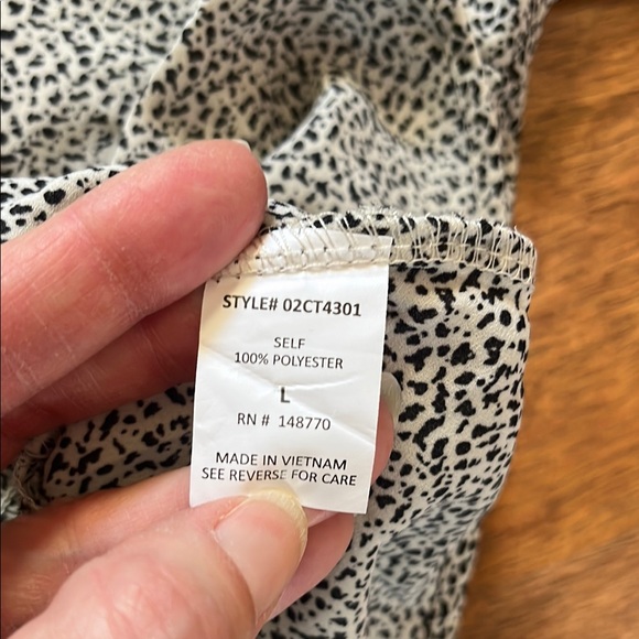 Brand new Sienna Sky Black and White Puff Sleeve Blouse - Picture 13 of 16